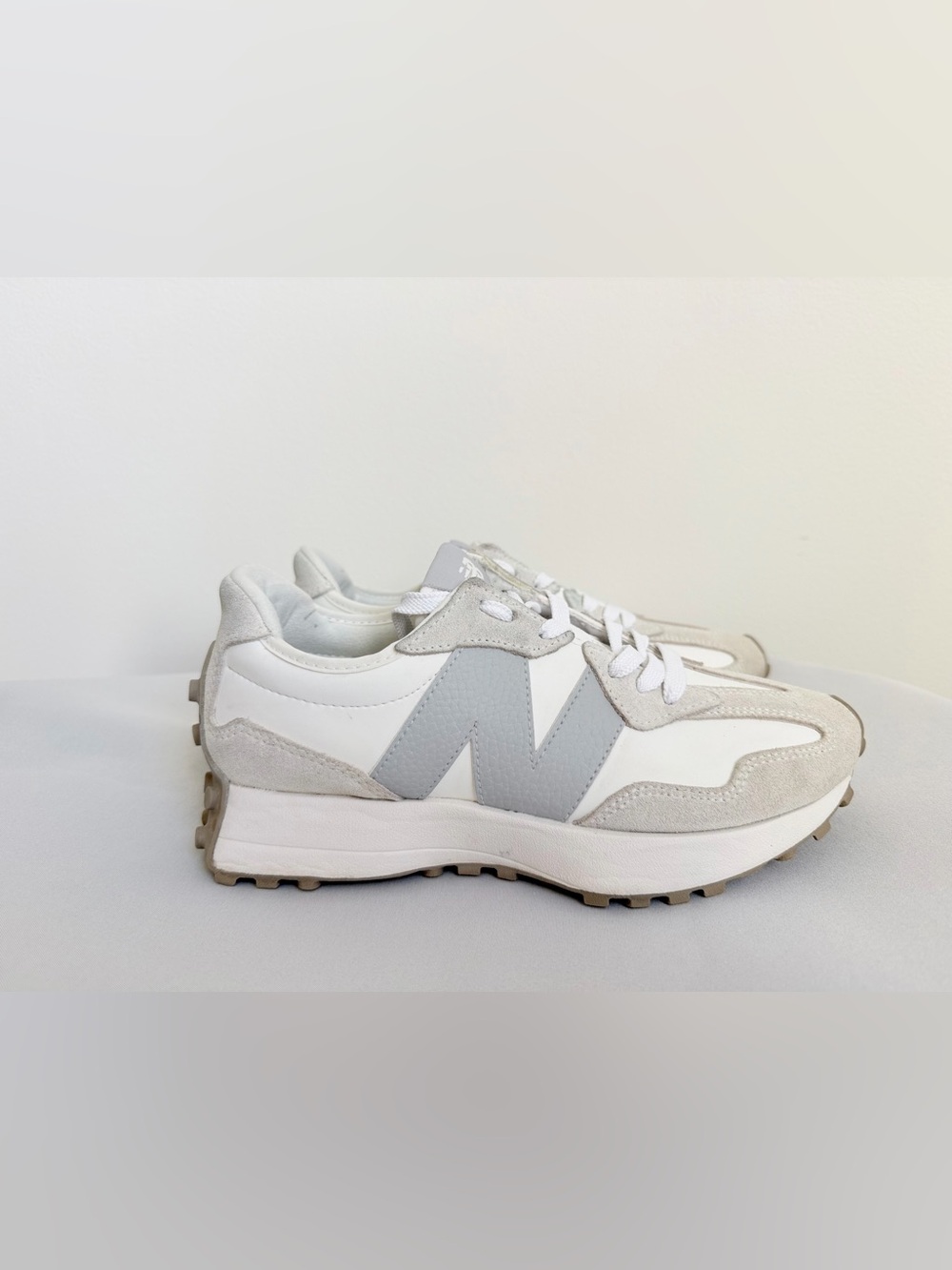 New Balance 327 Women’s Sea Salt Brighton Grey Sneakers - Picture 12 of 12